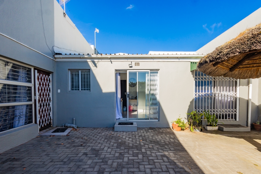 2 Bedroom Property for Sale in Oakglen Western Cape